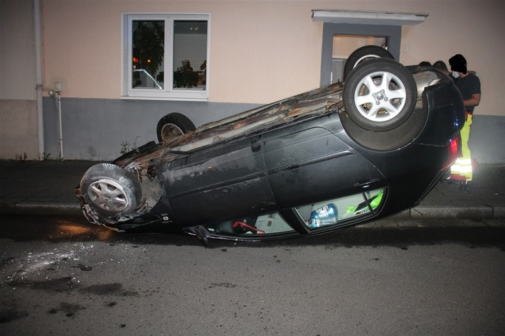 POL-SI: Parkversuch endet auf dem Fahrzeugdach -#polsiwi