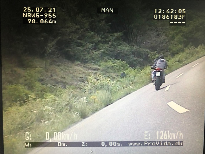 POL-ME: 132 km/h bei erlaubten 70 Kilometern pro Stunde: Polizei zieht Motorradraser aus dem Verkehr - Kreis Mettmann - 2107124