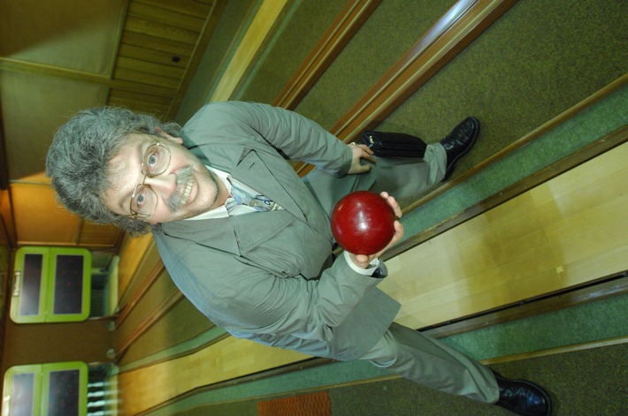 Sensation in Grevenbroich: Horst Schlämmer betritt mit Quiz Spiel "Weisse Bescheid?!" erstmals die Computerspiel-Bühne!