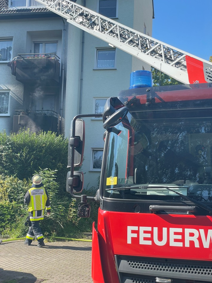 FW-E: Wohnungsbrand im Erdgeschoss eines Mehrfamilienhauses - Keine Verletzten