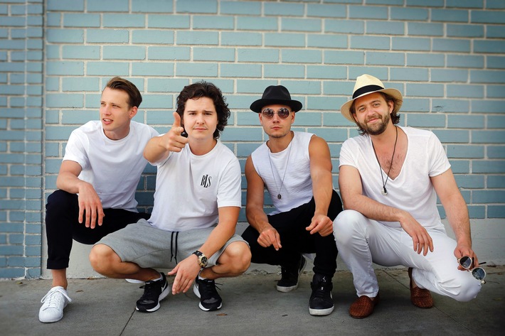 LUKAS GRAHAM-Single &quot;7 Years&quot;: GOLD in Deutschland, No1-Hit in UK, 100 Millionen Spotify-Streams, 1.300 Radio-Airplays pro Woche
