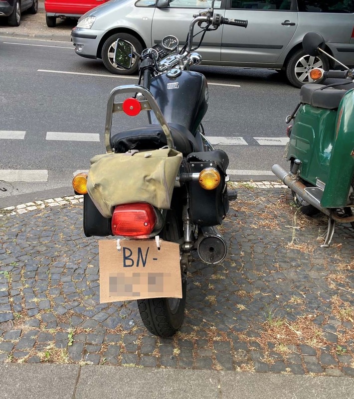 POL-BN: Motorradfahrer in Bonner Weststadt kontrolliert - Pappschild als Kennzeichen und Ermittlungen wegen des Verdachts des Fahrens unter Drogeneinwirkung