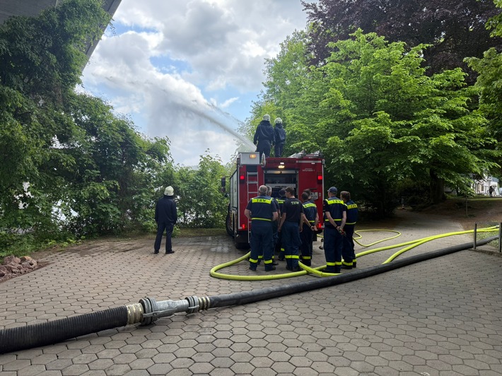 FW-MK: Gemeinsame Übung von THW Und Feuerwehr Iserlohn am Seilersee