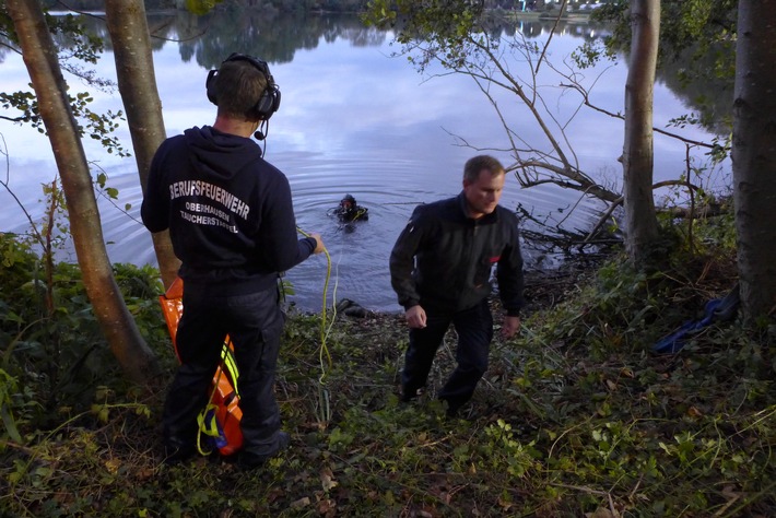 FW-OB: Feuerwehrtaucher im Einsatz