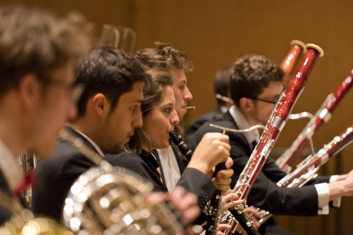 Herbsttournee 2020 - Das Schweizer Jugend-Sinfonie-Orchester (SJSO) darf wieder spielen / Für die Rückkehr auf die Konzertpodien besinnt sich das SJSO auf die Anfänge der romantischen Sinfonik