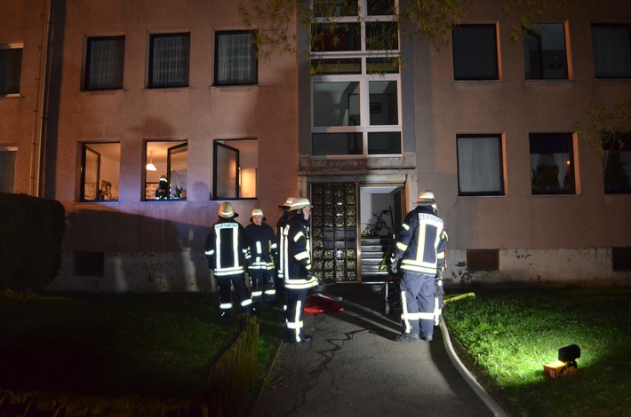 FW-Stolberg: Feuer mit Menschenleben in Gefahr