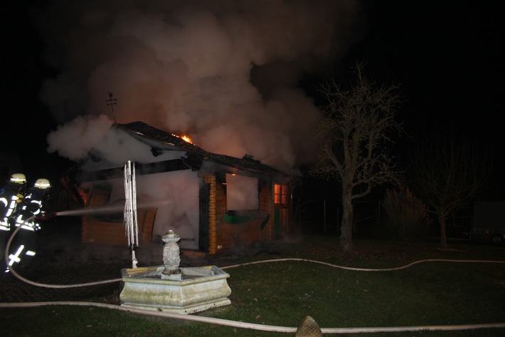 POL-PDWIL: Brand eines Gartenhauses