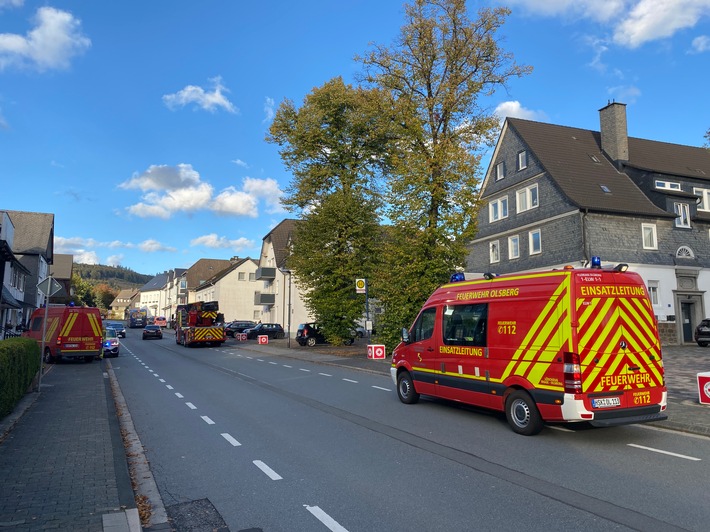 FF Olsberg: Feuerwehr Großeinsatz durch Angebranntes Essen in Mehrfamilienhaus