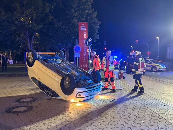 FW-AUR: PKW infolge einer Kollision überschlagen