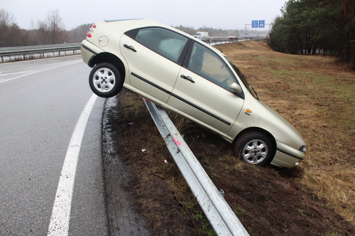 POL-PDKL: A6/Landstuhl, Mit Pkw auf die Schutzplanken gefahren