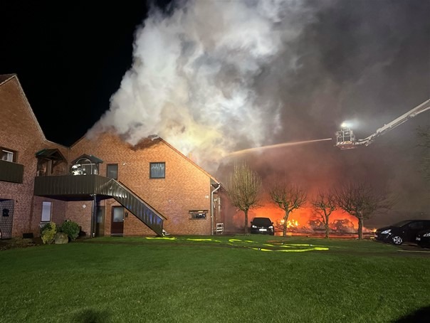 POL-MI: Brennende Autos lösen Feuerwehreinsatz aus