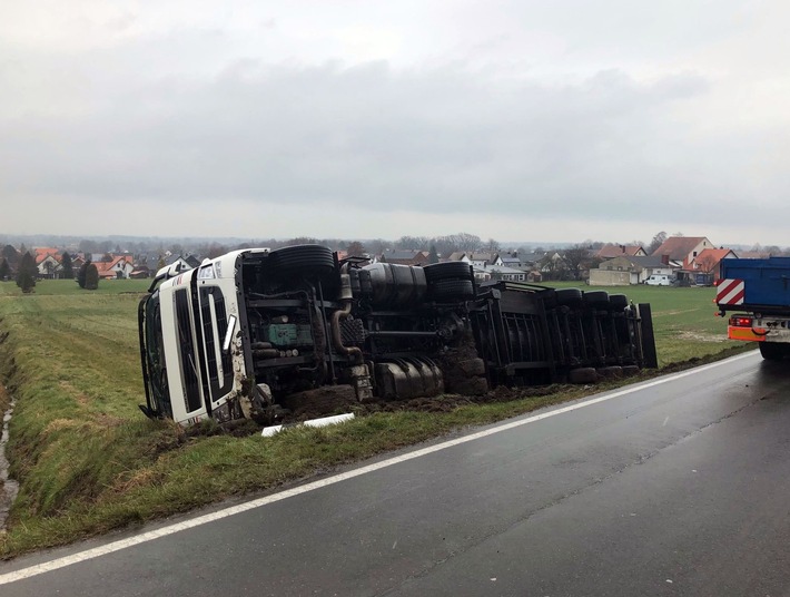 POL-MI: Sattelzug kippt auf die Seite