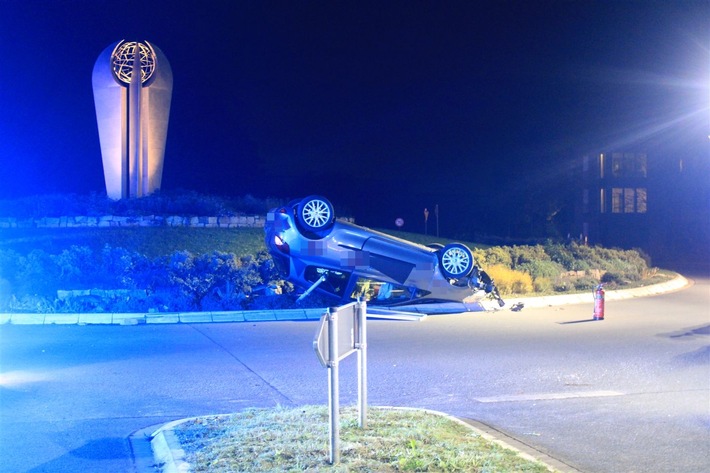 POL-COE: Nordkirchen, Ermener Straße/ Auto überschlägt sich im Kreisverkehr