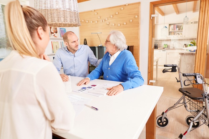 Mit Angehörigen über Pflege sprechen