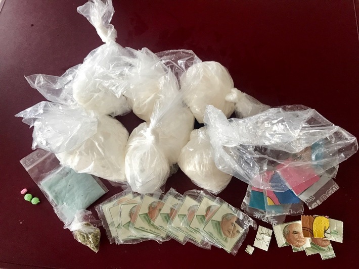 POL-PDPS: Pirmasenser Polizei stoppt Drogendealer
Mehr als 1 kg Amphetamin und 350 Trips sichergestellt