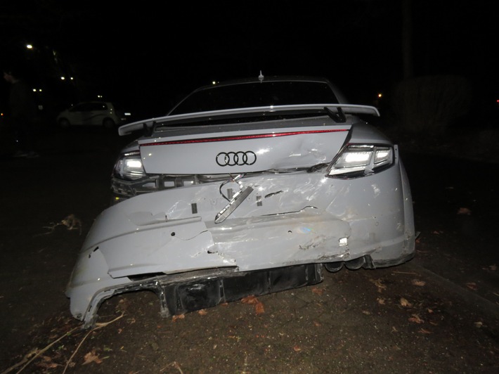 POL-HM: Verkehrsunfall mit hohem Sachschaden