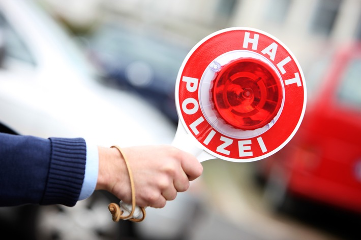 POL-ME: 24-Jähriger rast durch Langenfeld: Auto beschlagnahmt - Langenfeld - 2105101