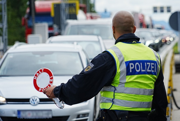 Bundespolizeidirektion München: Gesuchte Serbin mit sechs Haftbefehlen durch Bundespolizei festgenommen