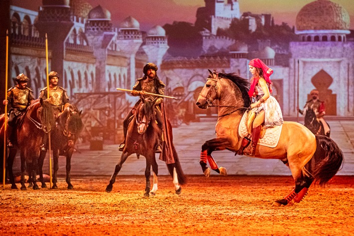 Voller Erfolg: Sensationeller Auftakt von CAVALLUNA - "Legende der Wüste"