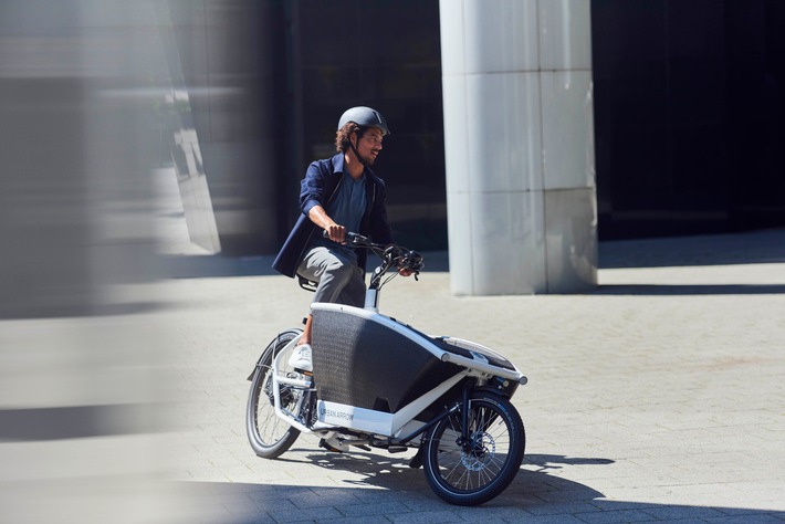 Von der Arbeit schnell die Kinder holen und einkaufen – mit dem URBAN ARROW Family E-Cargobike kein Problem / Foto: Urban Arrow