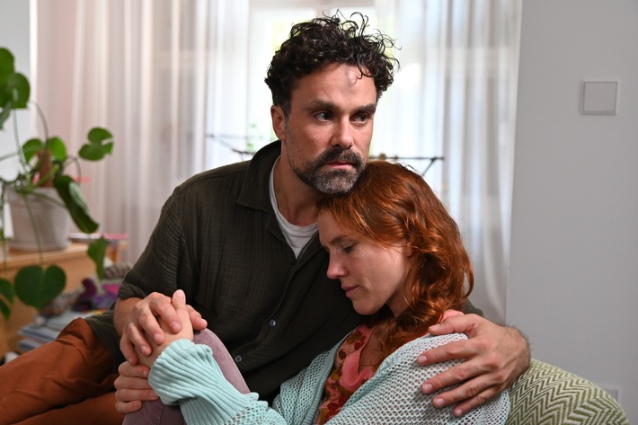 Depressionen vor und nach der Geburt des Kindes: Familiencoach Depression der AOK vermittelt Wissen und Strategien zum Umgang