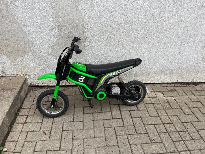 POL-SO: Kinder fahren auf Motorrad - Foto