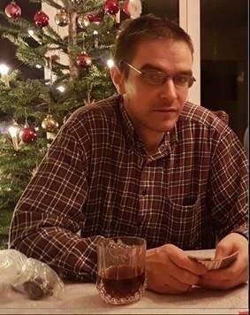 POL-HH: 210927-8. Erneute Öffentlichkeitsfahndung nach vermisstem 37-jährigen Dennis Stenpaß