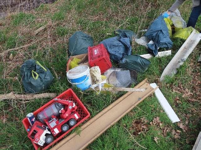 POL-STD: Unbekannter Autofahrer touchiert Verkaufswagen in Stader Innenstadt - Polizei sucht Zeugen, Erneuter Kupferdiebstahl in Jork, Unbekannte "entsorgen" Bauschutt auf Feldweg in Kranenburg