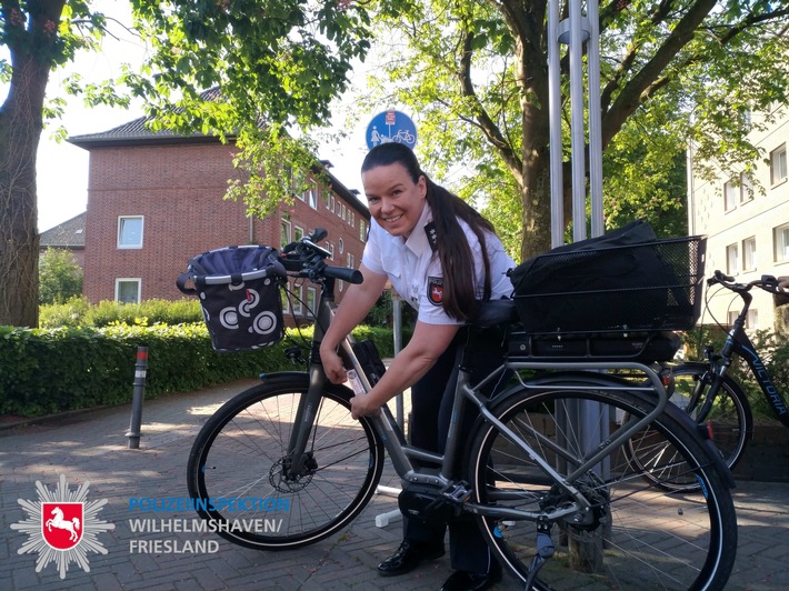 POL-WHV: Fahrradregistrierung und Bürgersprechstunde auf dem Wilhelmshavener Wochenmarkt Fahrradregistrierungen seit heute auch online möglich