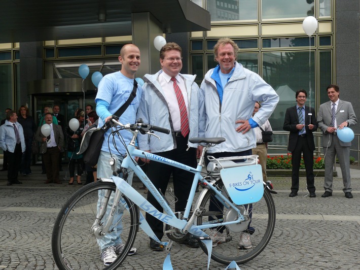 E-Bikes on Tour: Tim ist am Ziel! / RWE Rheinland Westfalen Netz-Mitarbeiter radelte rund 1.200 km auf einem E-Bike (mit Bild)