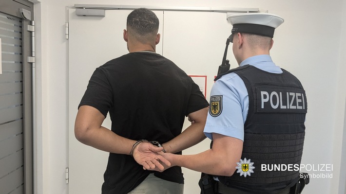 Bundespolizeidirektion München: Tätlicher Angriff auf Bundespolizisten