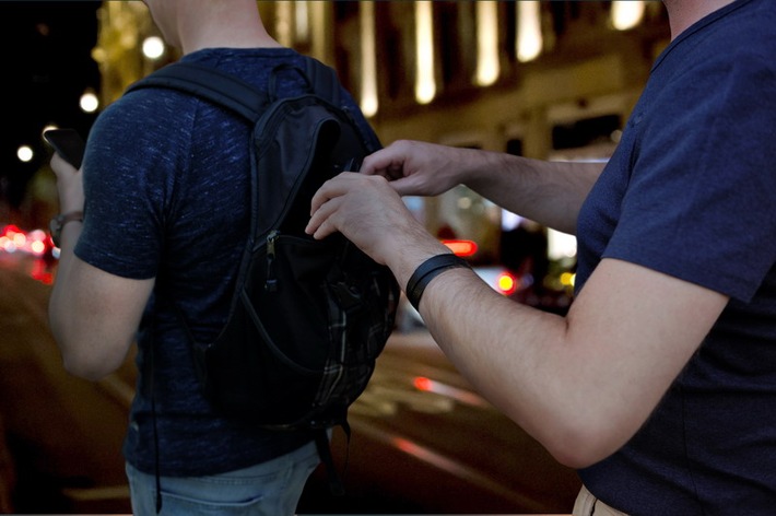 BPOL NRW: Bundespolizei stellt Bande von Taschendieben auf frischer Tat