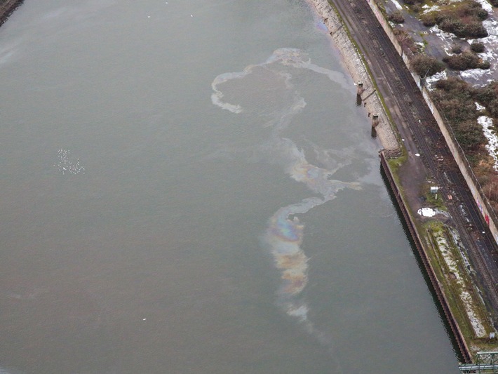 POL-DU: Neuss: Gewässerverunreinigung im Neusser Hafen - Verursacher ermittelt