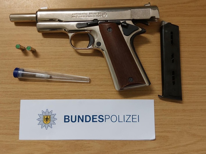 BPOL-BadBentheim: Fahrer fährt mit Pistole unter Einfluss von Drogen über die Grenze