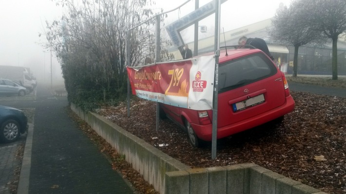 POL-VDMZ: Mit dem Auto ins Restaurant