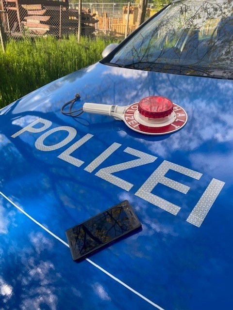 POL-WHV: Tippen tötet - Polizei Wilhelmshaven stellt innerhalb nur einer Stunde fünf Handyverstöße fest und warnt vor den Folgen bei der Handynutzung