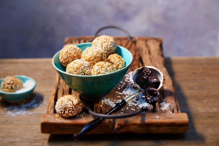 Das Rezept für dieses leichte Gebäck aus Trockenpflaumenpüree finden Sie auf www.kalifornischetrockenpflaumen.de: Erfolgsformel gegen zu viel Süßes. Weiterer Text über ots und www.presseportal.de/nr/140261 / Die Verwendung dieses Bildes ist für redaktionelle Zwecke honorarfrei. Veröffentlichung bitte unter Quellenangabe: "obs/Amaz!n Prunes | Kalifornische Trockenpflaumen/Martina Urban Amaz!n Prunes"