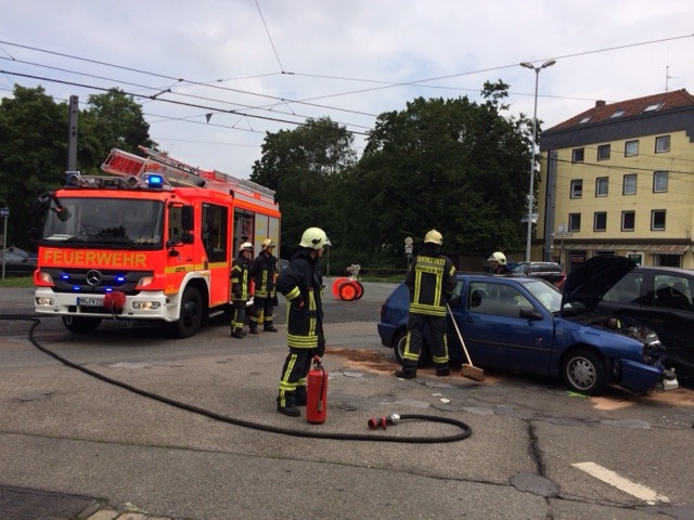 FW-MH: Verkehrsunfall mit eingeklemmter Person