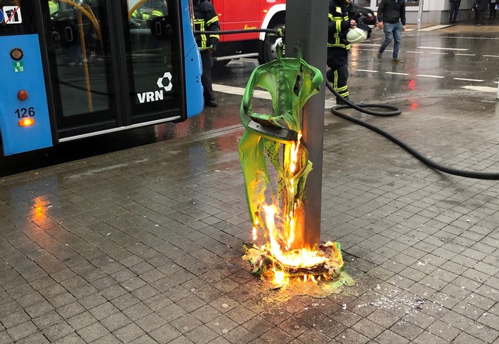 POL-PDPS: Zweibrücken - Mülleimer brennt am Zentralen Omnibusbahnhof