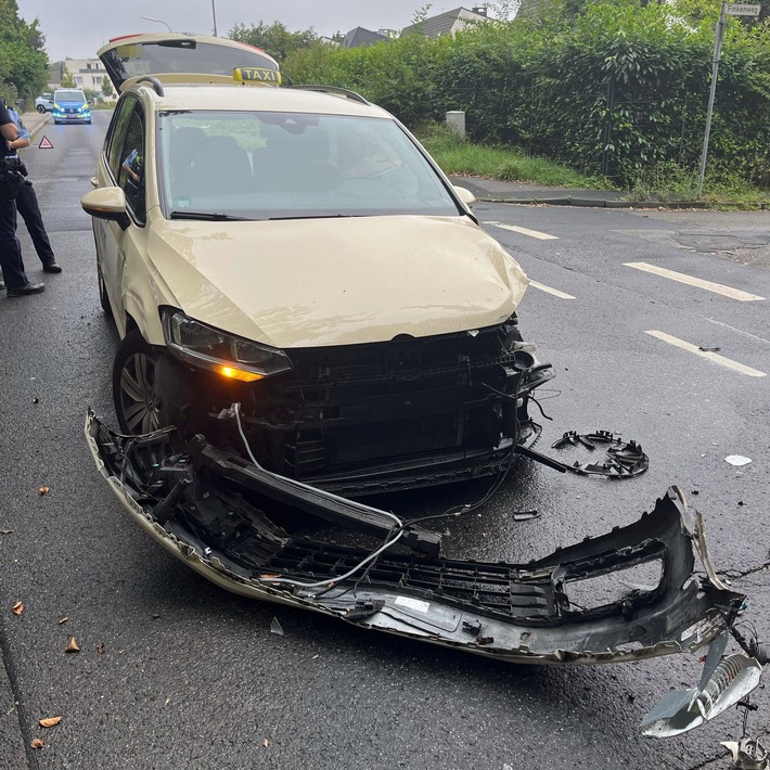 POL-RBK: Rösrath - Eine Person bei Verkehrsunfall in Forsbach leicht verletzt