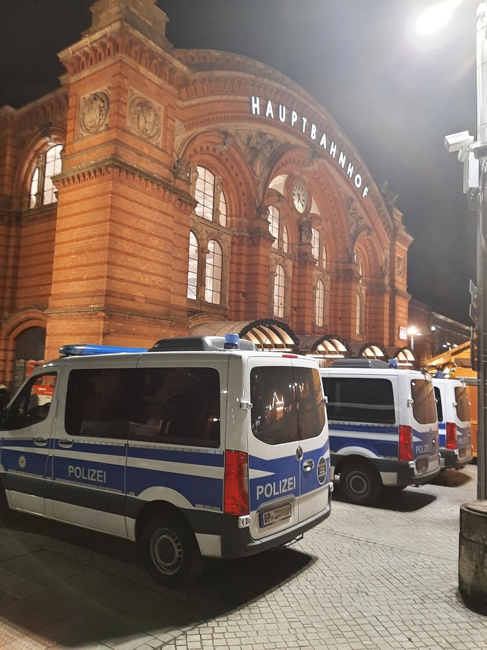 BPOL-HB: Mann mit Messer im Bremer Hauptbahnhof entwaffnet
