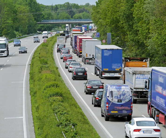 POL-PPWP: Ferienbeginn + Wochenende = Start der Stau-Staffel