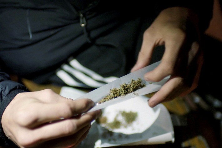 3sat zeigt die Schweizer Doku &quot;Jung und bekifft - Was Cannabis auslösen kann&quot; /