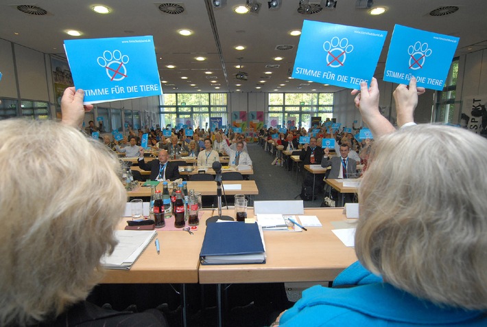 Stimme für die Tiere (mit Bild) / Mitgliederversammlung des Deutschen Tierschutzbundes in Bonn - Lage der Tierheime dramatisch