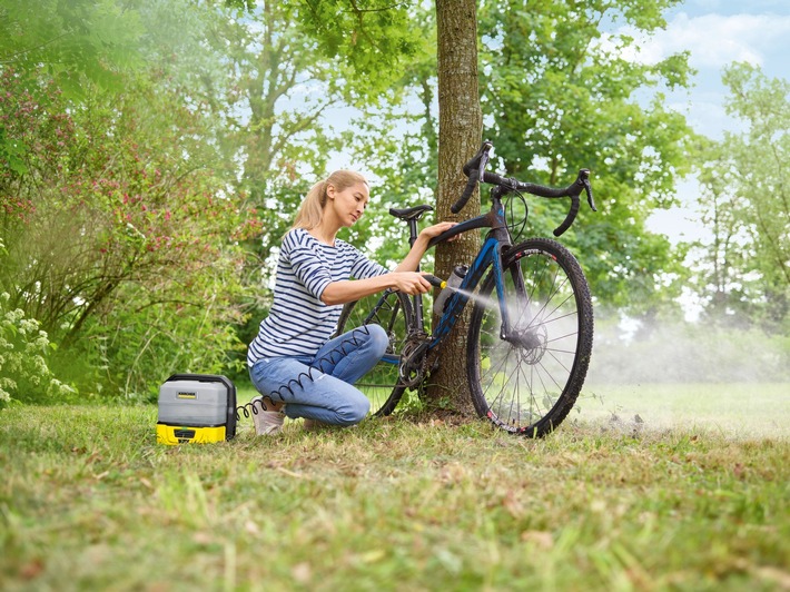 Kärcher präsentiert Mobile Outdoor Cleaner OC 3 Plus mit größerem Wassertank