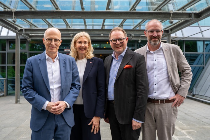 Hamburg zeigt: Die Bauwende gelingt, wenn wir Innovationen konsequent in die Praxis bringen / Zweites Innovations-Forum zu Gast bei VELUX, unter der Schirmherrschaft von Dr. Peter Tschentscher