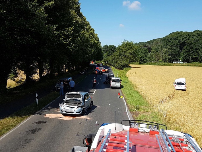 FW-Erkrath: Schwerer Verkehrsunfall auf der Düsseldorfer Straße