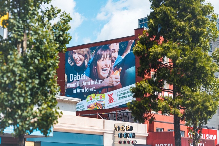 Gemeinsam mitfiebern und mitfühlen: Rügenwalder Mühle startet Grill-Kampagne und wird zum "selbsternannten Partner der Gemeinschaft"