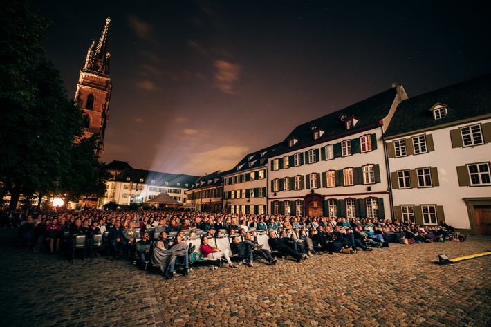 Heute geht das beliebte Basler Open-Air-Kino zu Ende / Allianz Cinema 2019: Über 45&#039;000 Besucher auf dem Münsterplatz