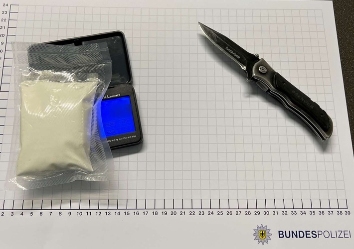 BPOL NRW: Bundespolizisten stellen 41-Jährigen mit größerer Menge Drogen und Einhandmesser fest